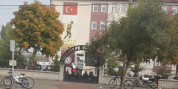 Deneme sınavı sonrası okul karıştı! Veliler ayağa kalktı