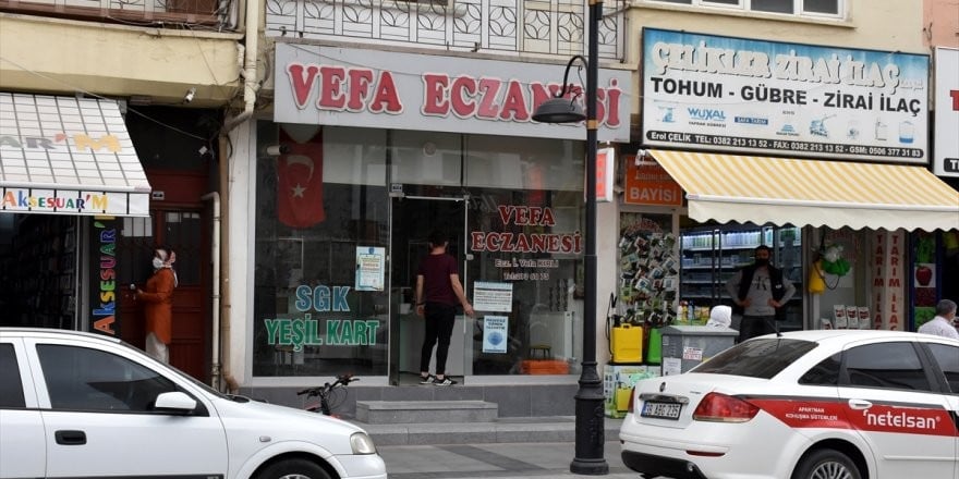 Denetim ekibine saldıran eczacı gözaltına alındı