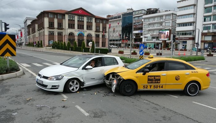 Denetimden çıktıktan 2 saniye sonra kaza yaptı