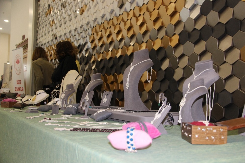 Denetimli hükümlülerin yaptığı eserler, görücüye çıktı 