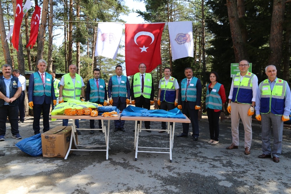 Denetimli serbestlik hükümlüleri Kafkasör Yaylası’nı temizledi 