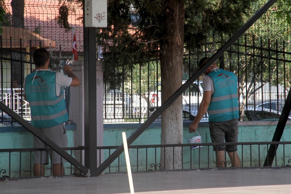 Denetimli serbestlik hükümlülerinden okul temizliği 