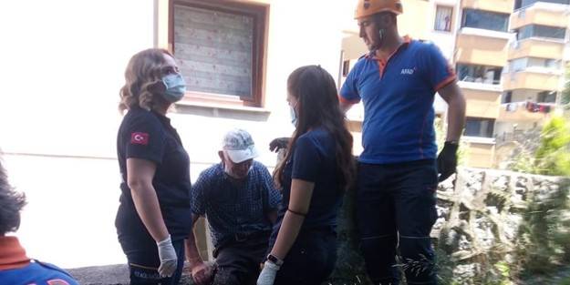 Dengesini kaybeden yaşlı adam ormanlık alana yuvarlandı!