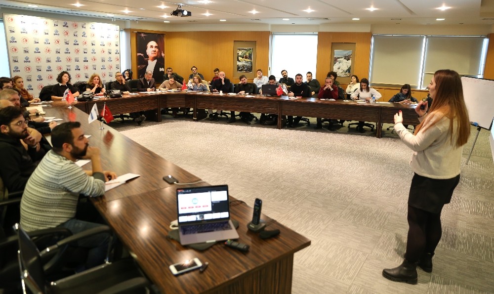 DENİB Akademi’den ’Yerelden Globale Dijital Pazarlama & Markalaşma ve Online İtibar Yönetimi’ eğitimi 