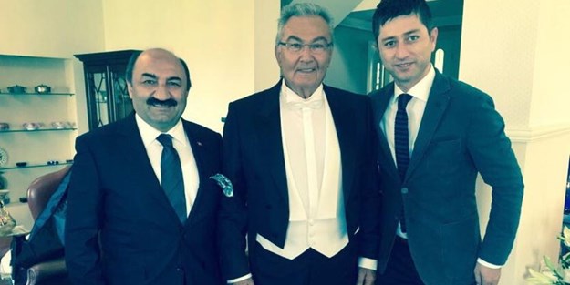 Deniz Baykal'dan ilk fraklı poz