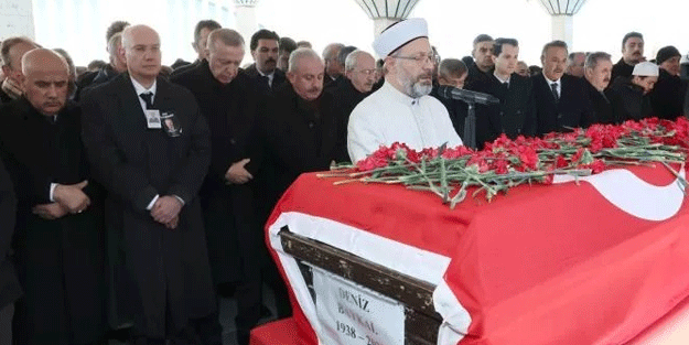 Deniz Baykal'ın cenaze namazını Ali Erbaş kıldırdı
