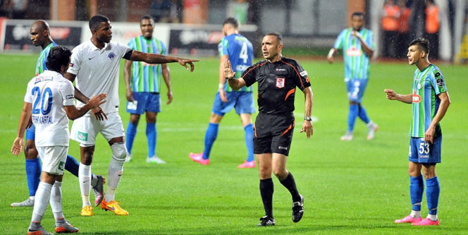 Hakem canlı yayında özür diledi!