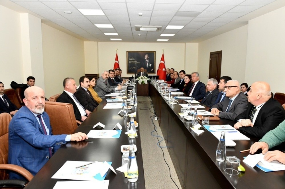 ’Deniz Çöpleri Yönetim Komisyonu Toplantısı’ Vali Su başkanlığında yapıldı 