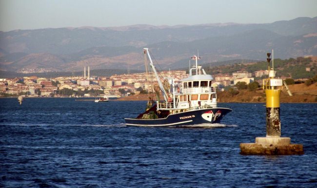 Deniz fenerinden aküyü çaldılar