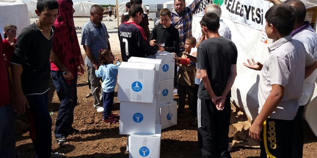 Deniz Feneri'nden Yezidilere gıda yardımı
