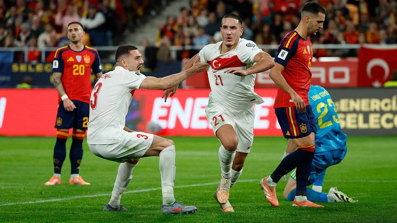 Deniz Gül geceye damga vurdu! İlk gol sevincini İspanya karşısında yaşadı