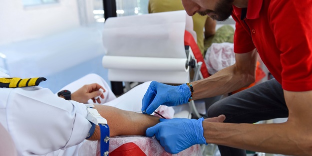 Deniz Kuvvetlerinden Türk Kızılay'a kan bağışı