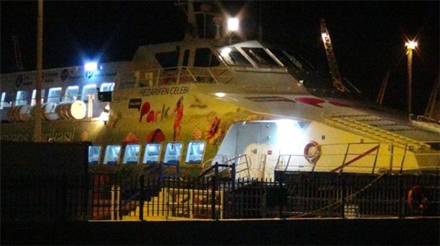 Deniz otobüsü fırtınaya yakalandı