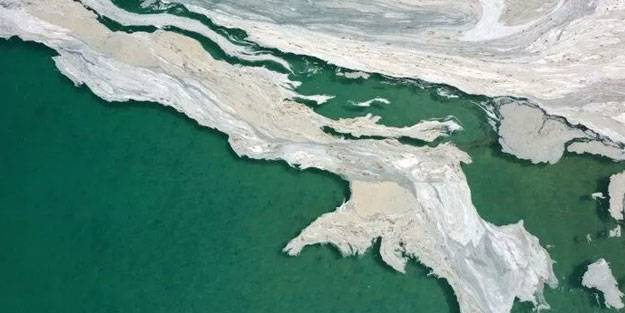 Deniz salyası Çanakkale Boğazı'nı kapladı