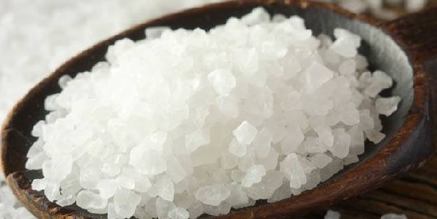 Deniz tuzuyla yapılan bu içecek bağırsakları arındırıp tertemiz yapıyor!