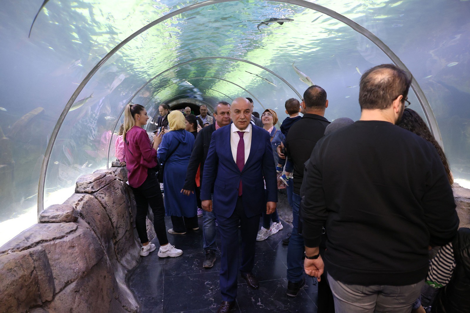 Deniz ve okyanusa heyecanlı bakış