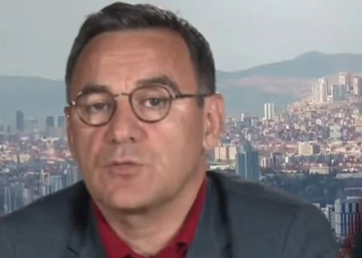 Deniz Zeyrek’in o sözlerine çok sert tepki geldi! “Bre dingil” diye başlayıp o rezalete bakın nasıl ayar verdi