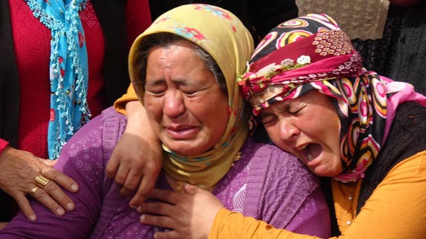 Denizde boğulan 2 çocuk yan yana toprağa verildi