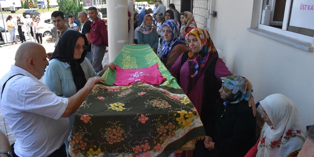 Denizde boğulan çocuğun cenazesi defnedildi