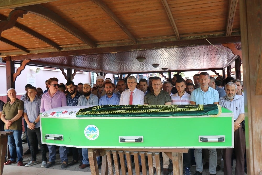 Denizde boğulan genç son yolcuğuna uğurlandı 