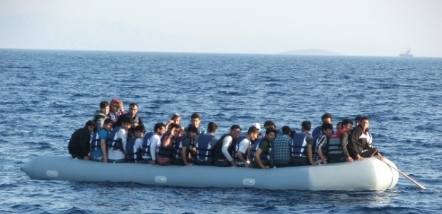 Denizde botları sürüklenen 57 kaçak...