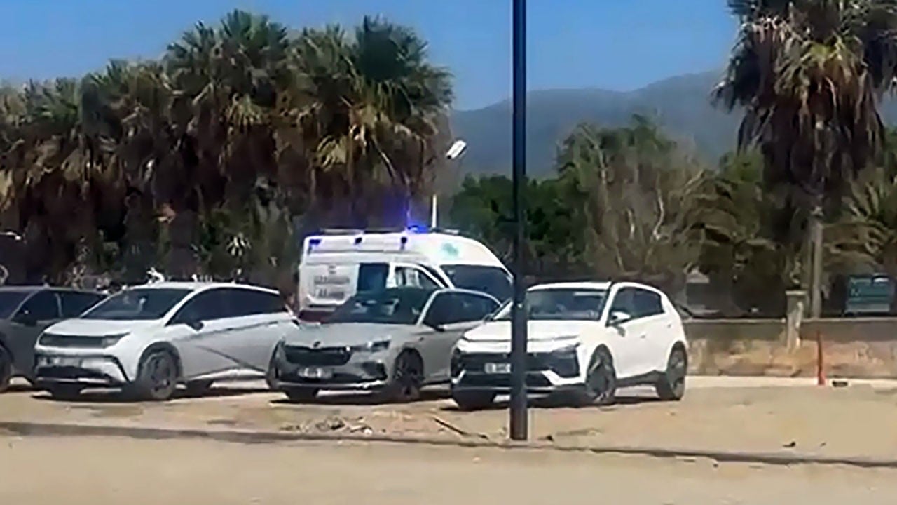 Denizde can pazarı! 81 yaşındaki adam hastaneye kaldırıldı