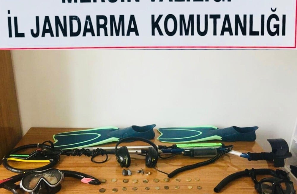 Denizde define ararken yakalandılar 