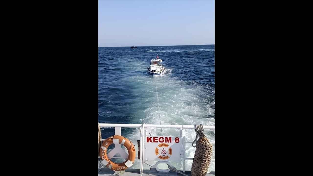 Denizde korku dolu anlar! Küçükçekmece'de sürüklenen tekne kurtarıldı!