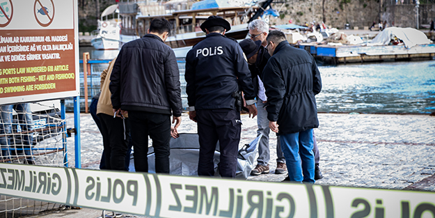 Denizde korkunç manzara! 17 yaşlarında erkek cesedi bulundu