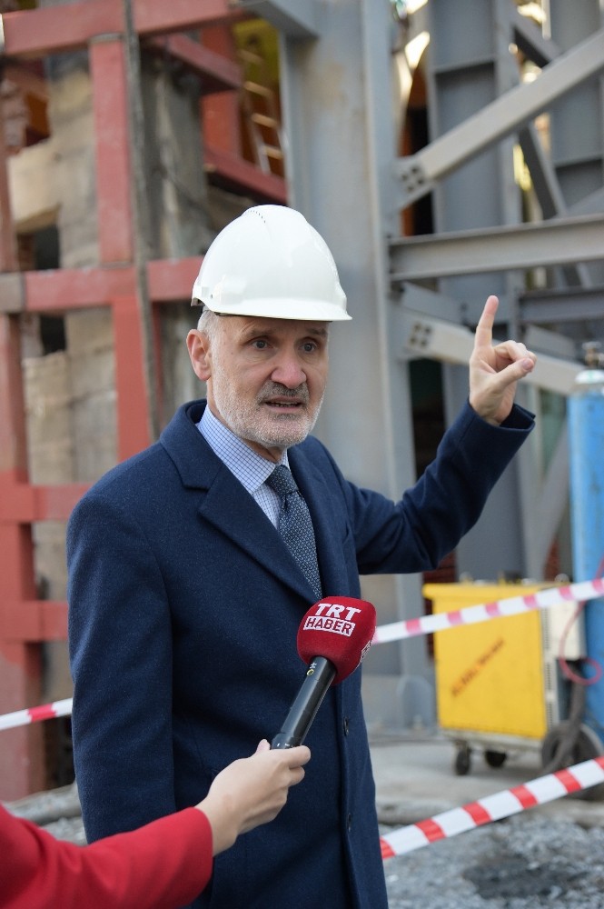 Denize doğru kayan Liman Han’ın ön cephesi askıya alındı 