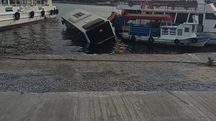 Denize düşen İETT değil Ekrem'in hayalleri!