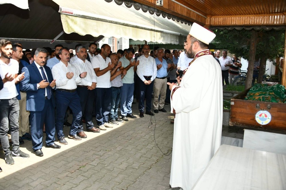 Denize düştükten 1 ay sonra cesedine ulaşılan genç son yolculuğuna uğurlandı 