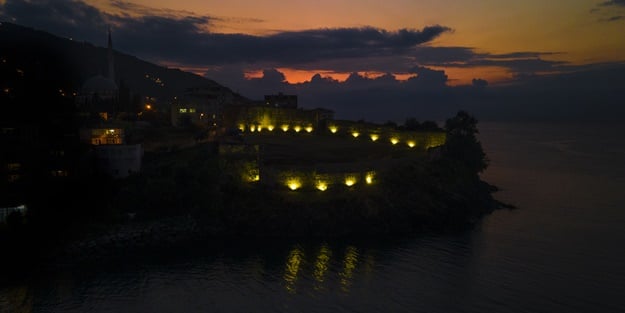 Denize hakim noktada! Akçakale ışıklandırıldı