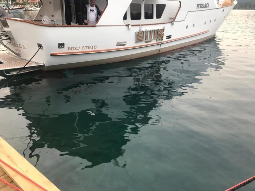 Denizi kirleten motor yata 17 bin 450 lira ceza 