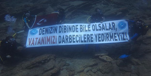 Denizin dibinde olsalar bile, vatanımızı darbecilere yedirmeyiz!