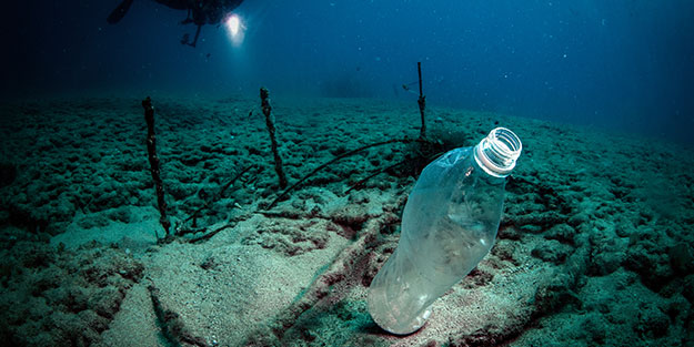 Denizin dibine plastik atıklarla mücadele