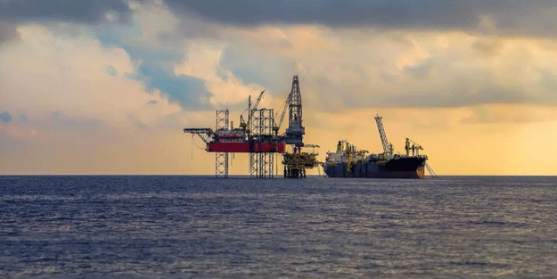 Denizin ortasında dev petrol rezervi