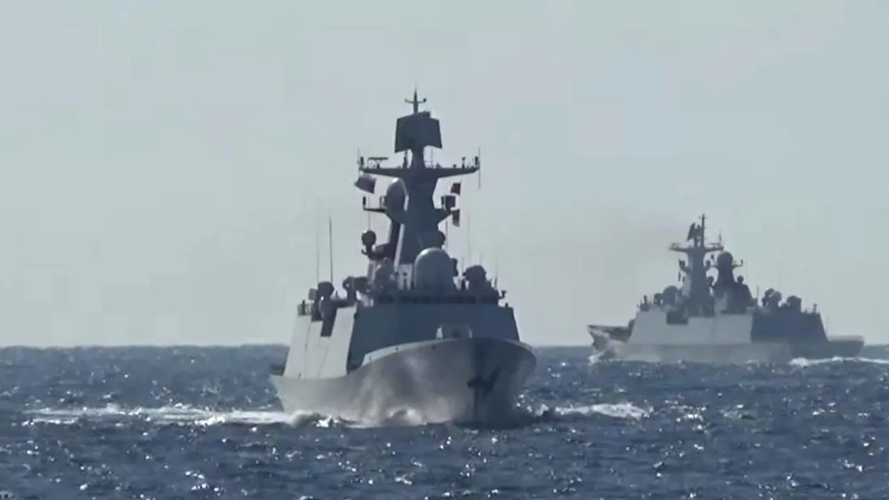 Denizlerde sıcak gelişme: Savaş gemileri o bölgeyi kuşattı!