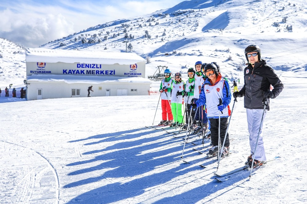 Denizli Büyükşehir Belediyesi’nden ücretsiz kayak kursu 