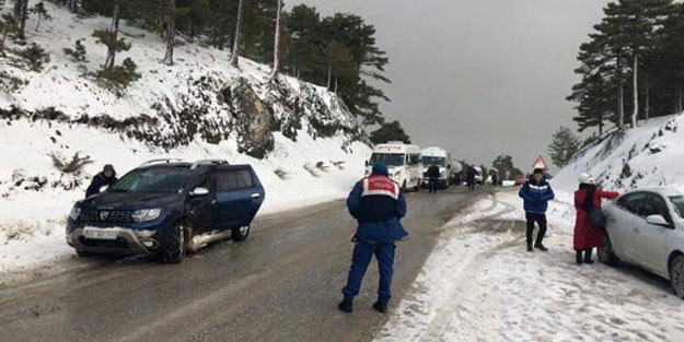 Denizli Kayak Merkezi'nde mahsur kalan 200 tatilci, 14 saat sonra kurtarıldı