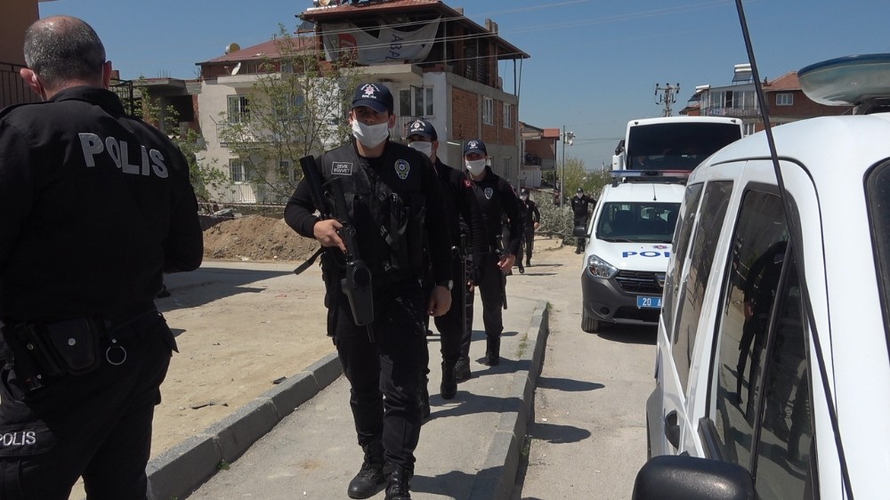 Denizli’de 2 gecedir kavga eden aileler arasındaki gerginlik bugün de devam etti 