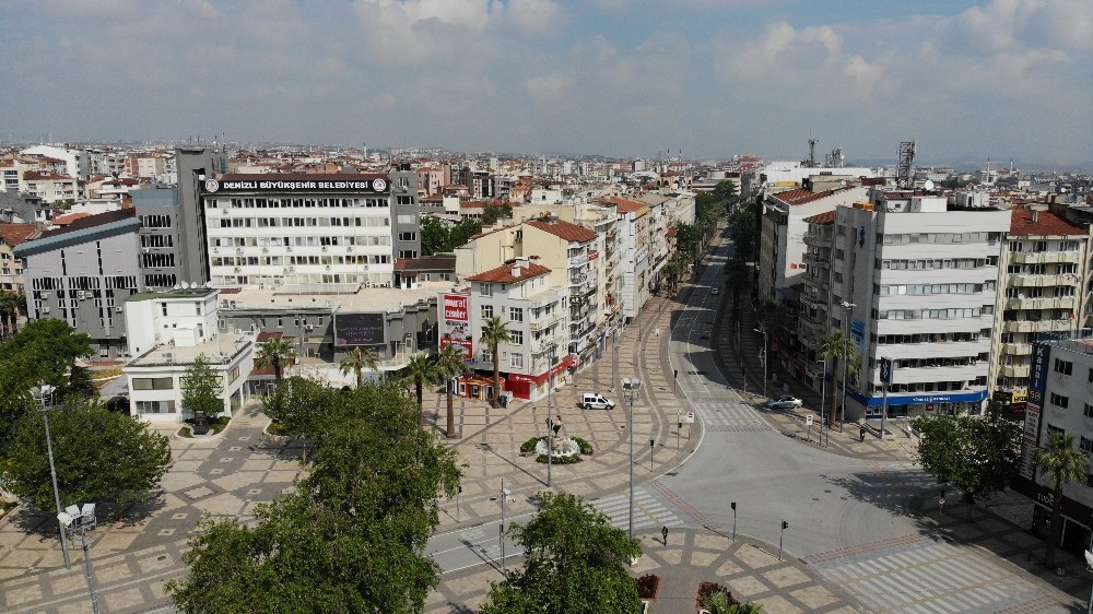 Denizli’de 3 gün sürecek sokağa çıkma kısıtlamasında yoğun güvenlik önlemleri alındı 