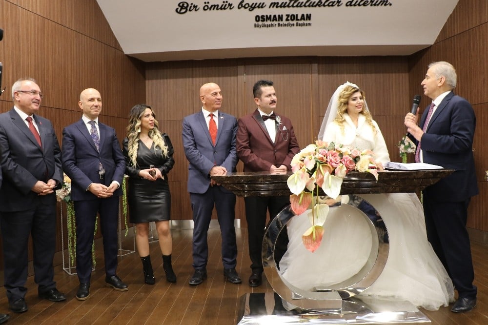 Denizli’de 30’a yakın çift ’Sevgililer Günü’nde dünya evine girdi 