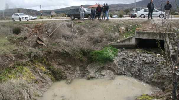 Denizli'de 5 kişiye mezar olan kaza yeri vatandaşların akınına uğradı