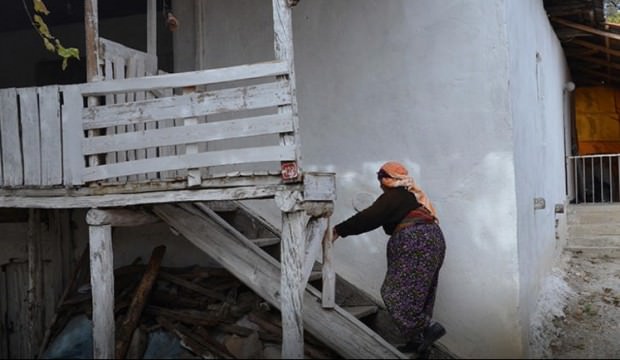 Denizli’de 82 yaşındaki nine tüfekle hırsızı vurdu