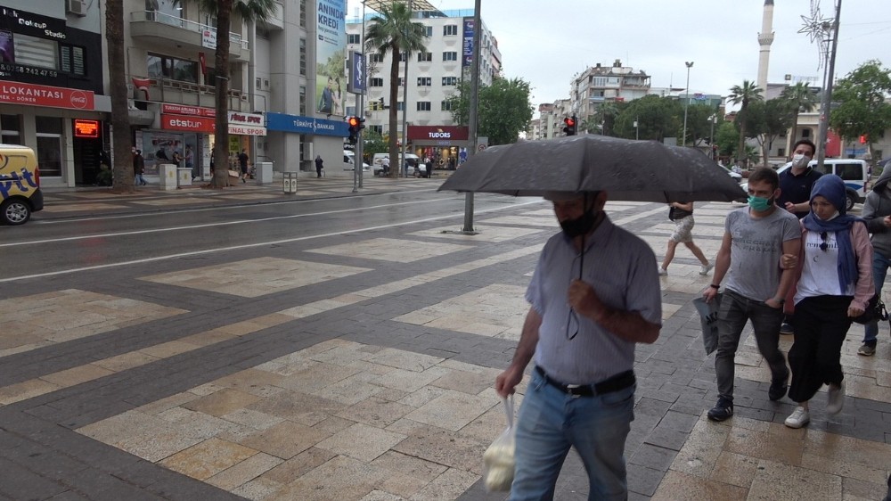 Denizli’de Afrika sıcakları yerini serin ve yağışlı havaya bıraktı 