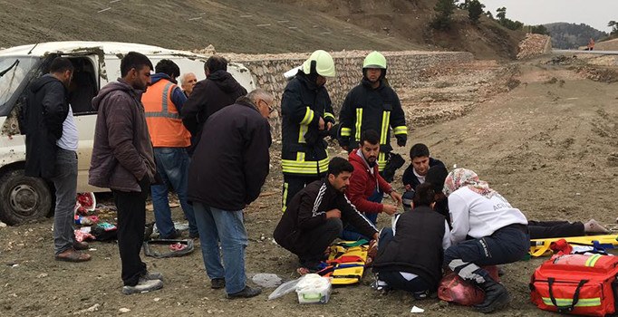 Denizli'de araç takla attı: 1 ölü, 1'i çocuk 2 yaralı
