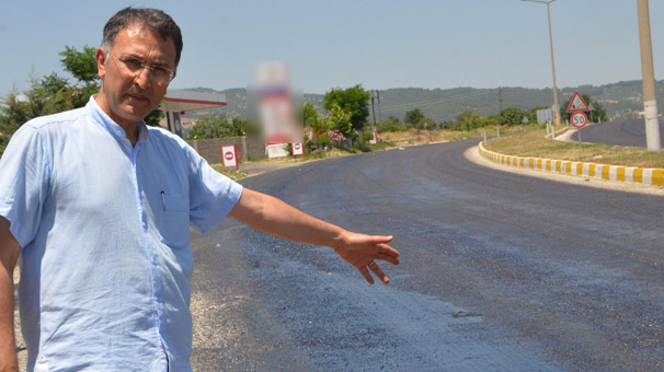 Denizli'de aşırı sıcak asfaltı eritti!