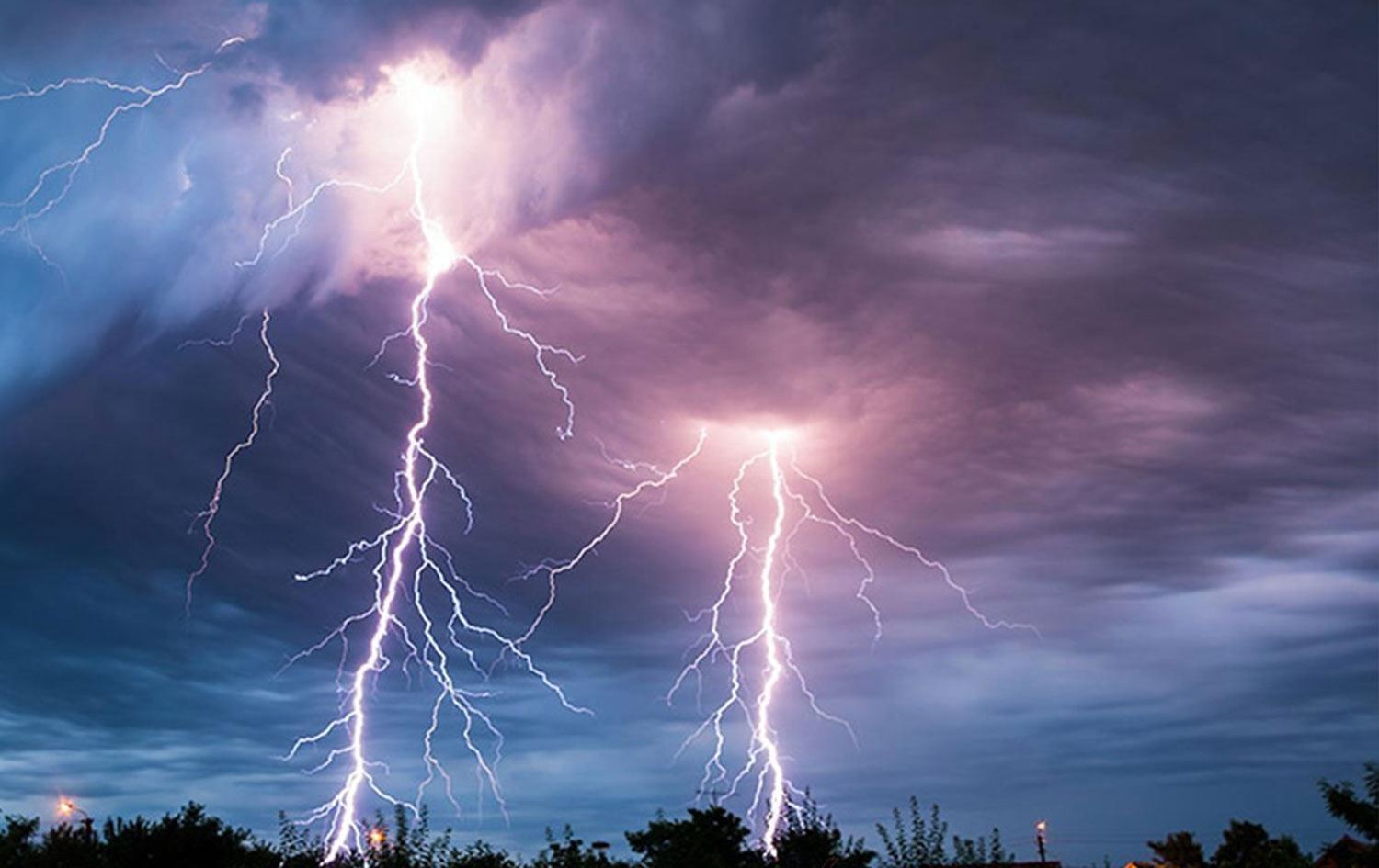 Denizli'de dehşet: Aynı aileden 5 kişiye yıldırım çarptı