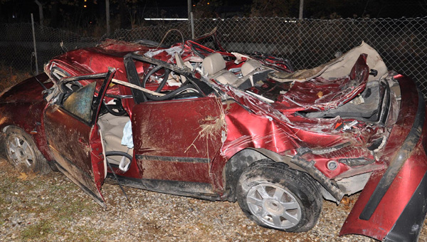 Denizli'de feci kaza: 2 ölü, 3 yaralı